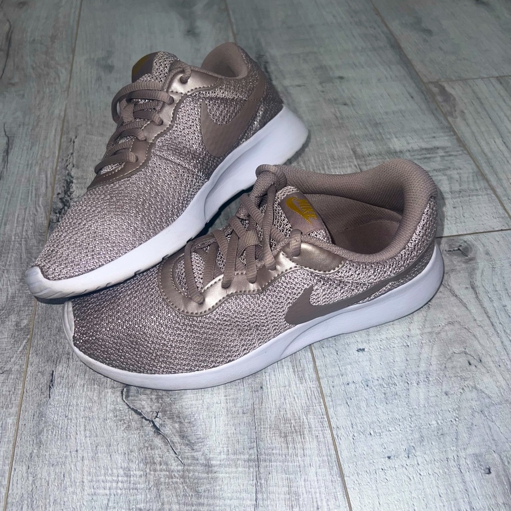Nike Tanjun Women's Running Shoes Size 7
